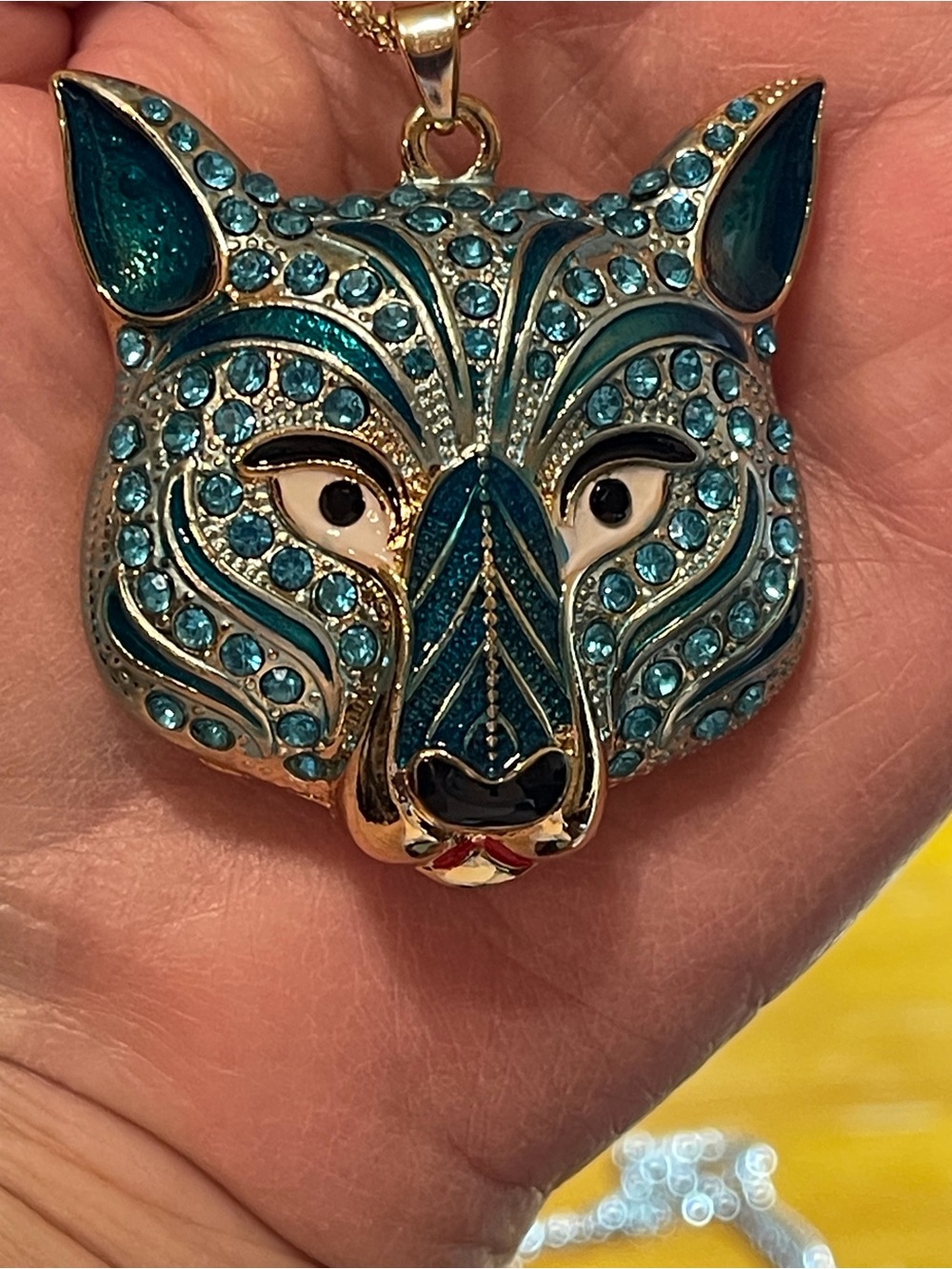 Teal Crystal Wolf Head Pendant Necklace. NWOT